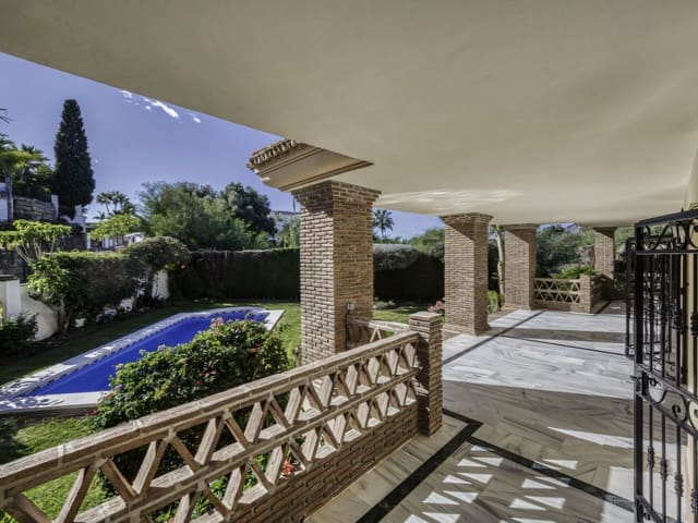4 slaapkamer Villa te koop in El Rosario, Marbella met zwembad garage - € 2.000.000 (Ref: 9471999)