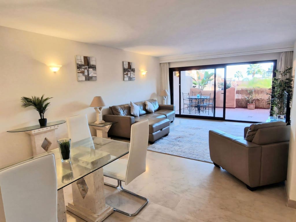 2 bedroom Apartment for sale in Benahavis with pool garage - € 369,500 (Ref: 9472000)
