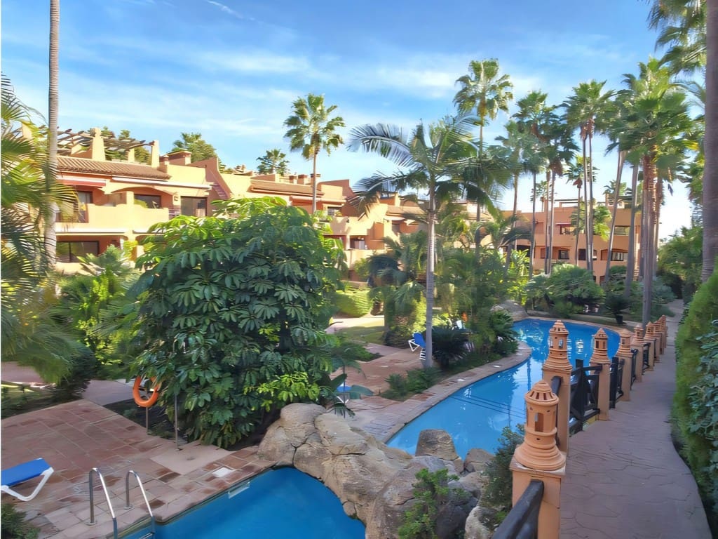 2 bedroom Apartment for sale in Benahavis with pool garage - € 369,500 (Ref: 9472000)