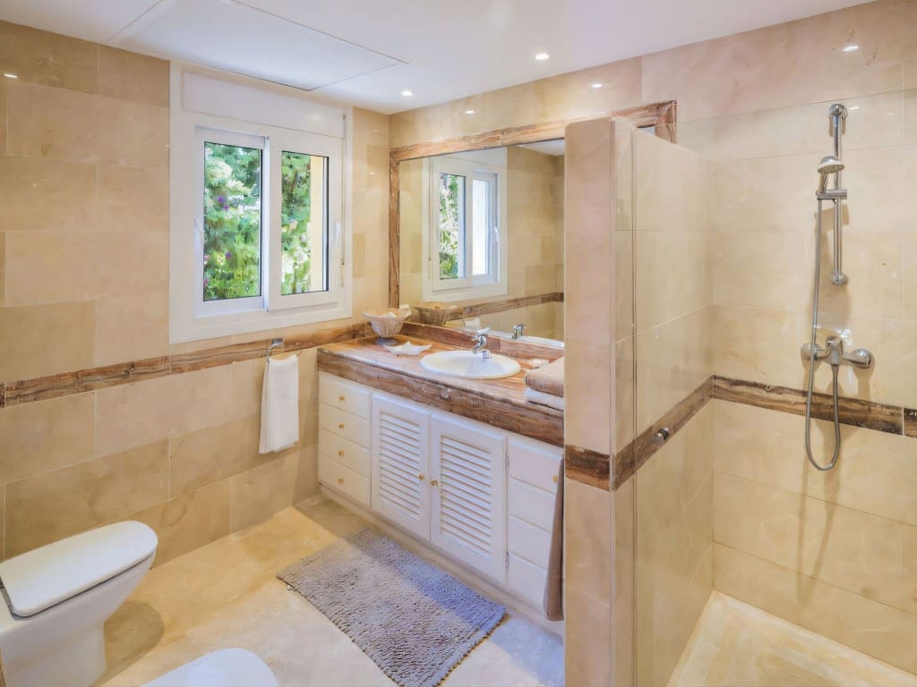 4 Zimmer Villa zu verkaufen in Elviria mit Pool Garage - 2.440.000 € (Ref: 9474726)