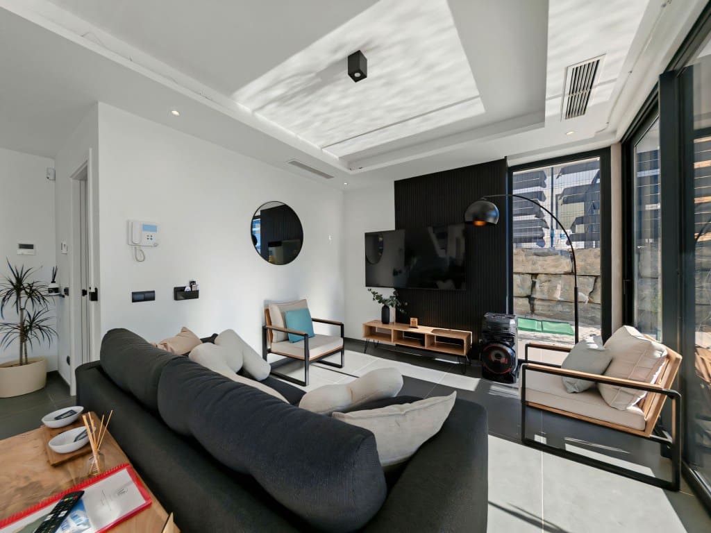 4 sypialnia Willa na sprzedaż w Estepona z basenem garażem - 1 300 000 € (Ref: 9475115)