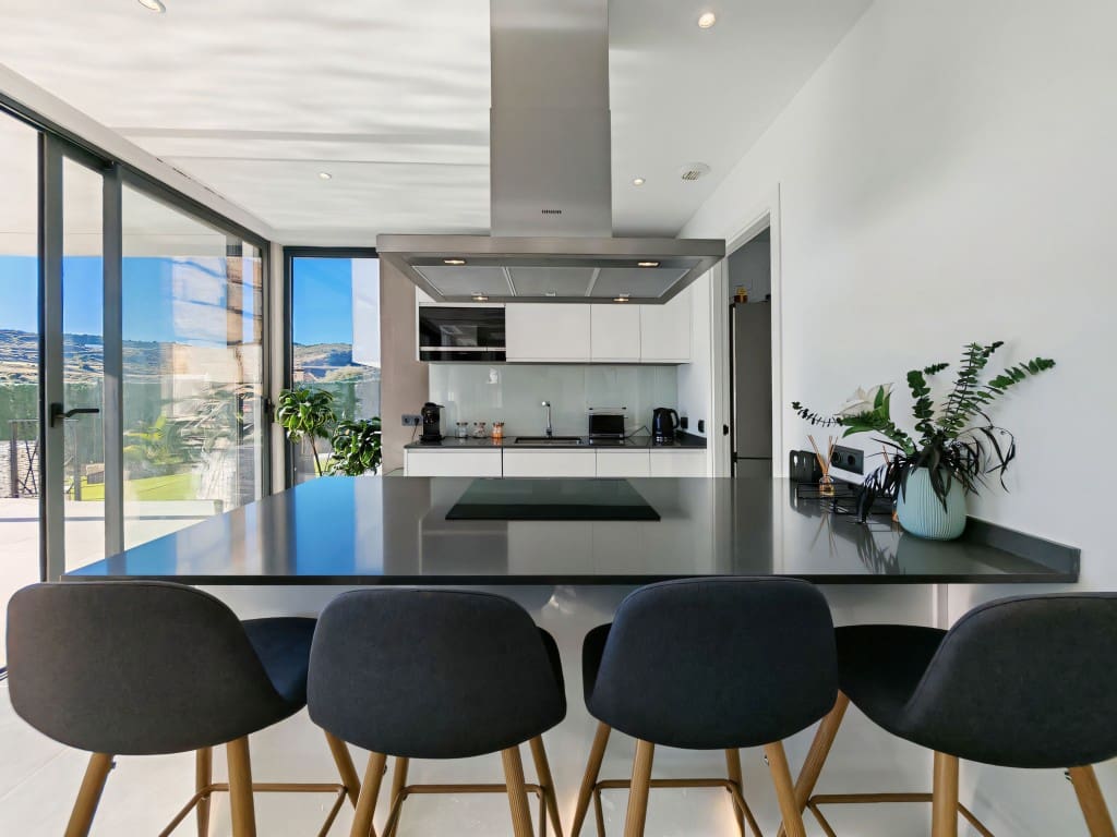 4 sypialnia Willa na sprzedaż w Estepona z basenem garażem - 1 300 000 € (Ref: 9475115)