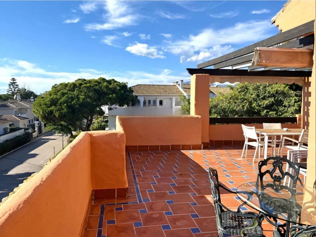 5 bedroom Penthouse for sale in New Golden Mile with pool garage - € 899,950 (Ref: 9475895)