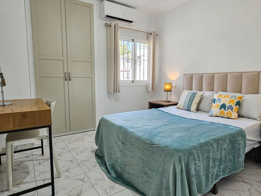 4 chambre Villa/Maison à vendre à Riviera del Sol avec piscine garage - 1 100 000 € (Ref: 9475896)