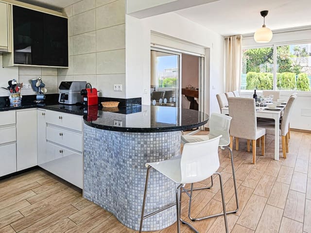 4 chambre Villa/Maison à vendre à Riviera del Sol, Mijas avec piscine garage - 1 100 000 € (Ref: 9475896)