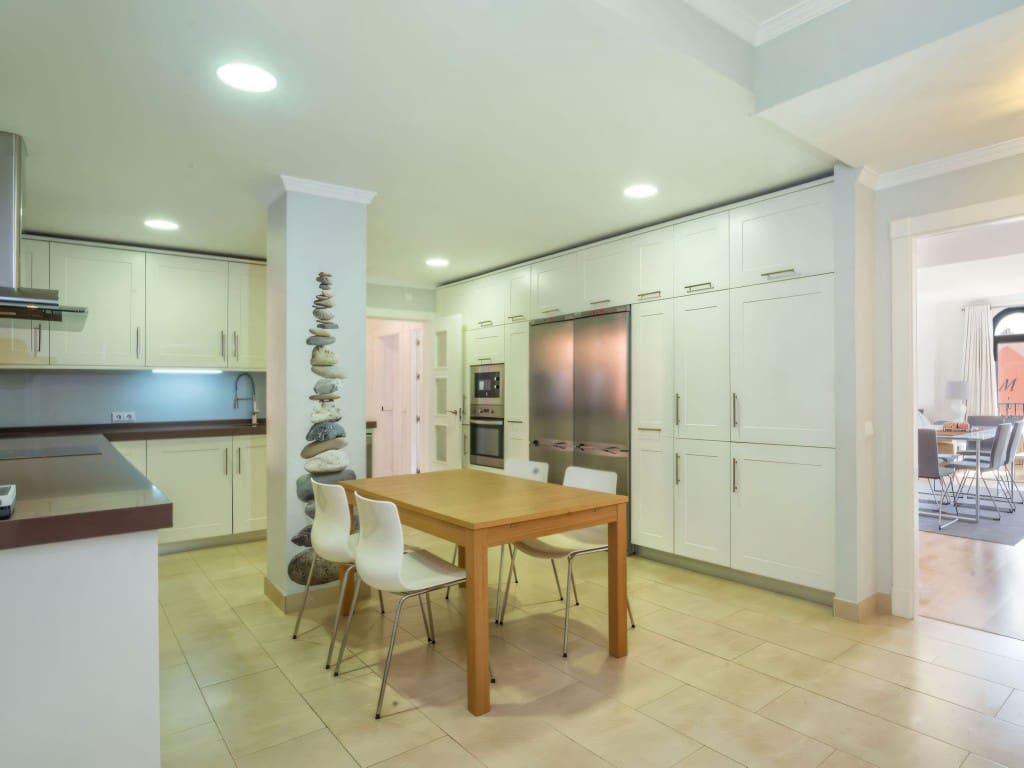 4 bedroom Apartment for sale in Elviria with pool - € 529,000 (Ref: 9479071)