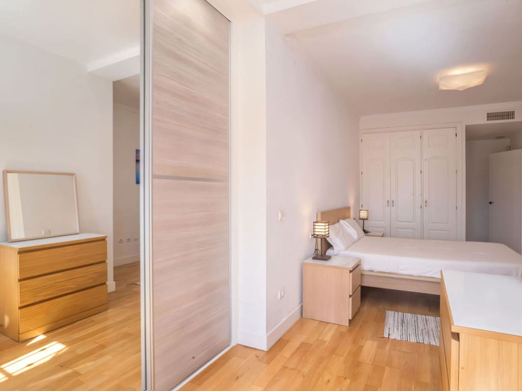 4 bedroom Apartment for sale in Elviria with pool - € 529,000 (Ref: 9479071)