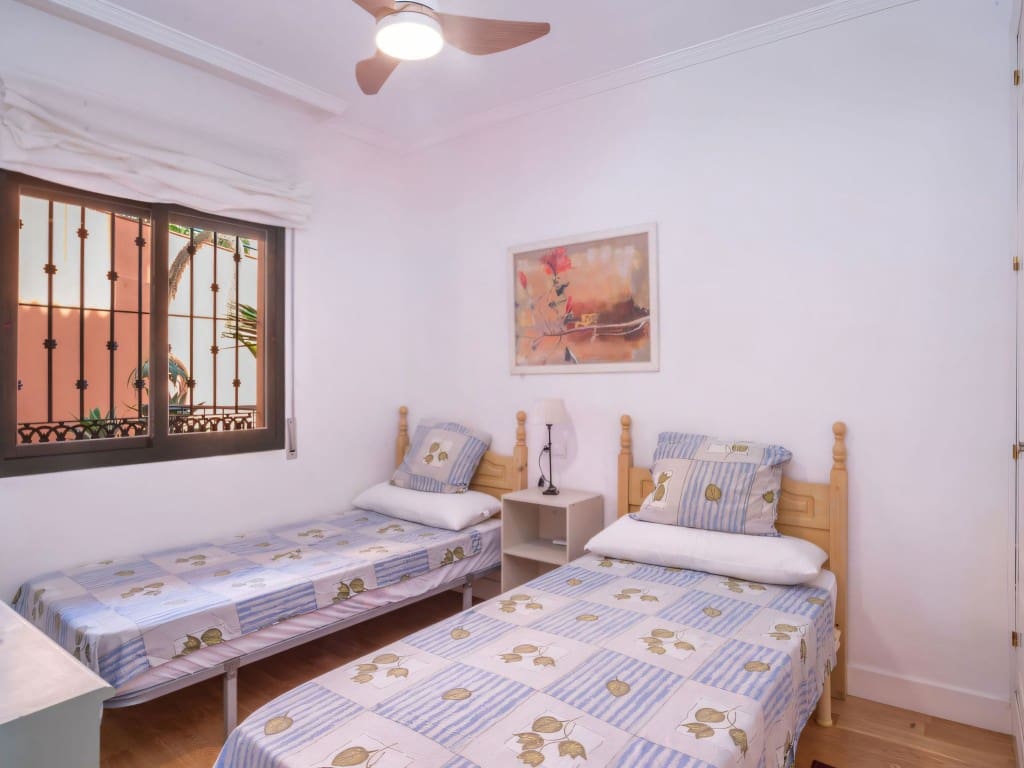 4 bedroom Apartment for sale in Elviria with pool - € 529,000 (Ref: 9479071)