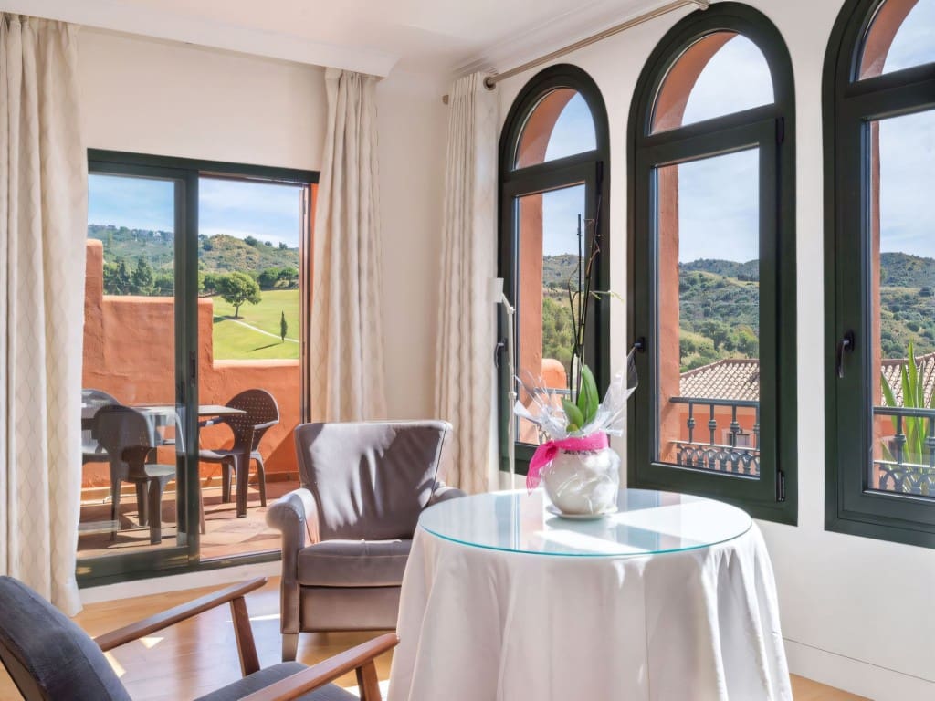 4 bedroom Apartment for sale in Elviria with pool - € 529,000 (Ref: 9479071)