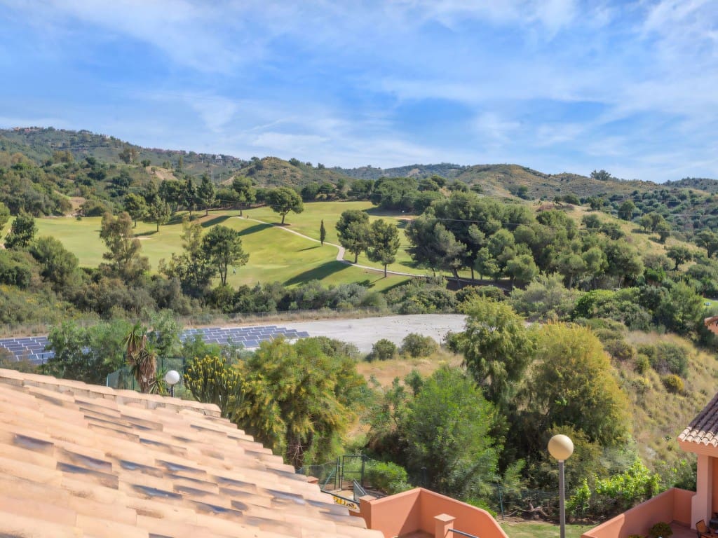 4 bedroom Apartment for sale in Elviria with pool - € 529,000 (Ref: 9479071)