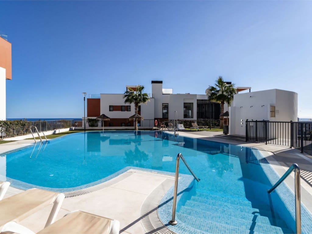 Apartamento de 3 habitaciones en Fuengirola en venta con piscina - 749.000 € (Ref: 9480916)