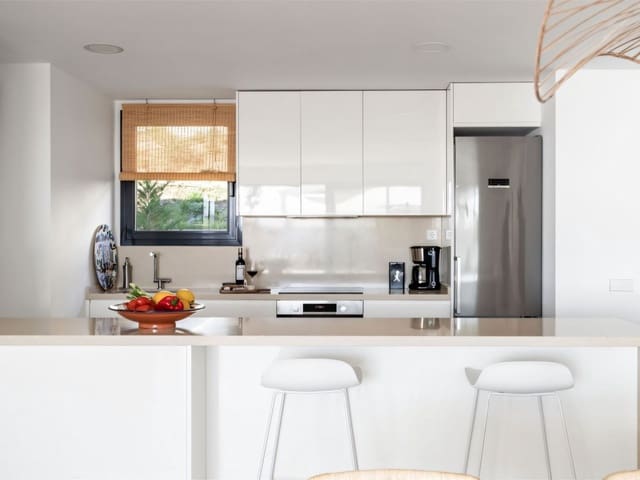 Apartamento de 3 habitaciones en Fuengirola en venta con piscina - 749.000 € (Ref: 9480916)