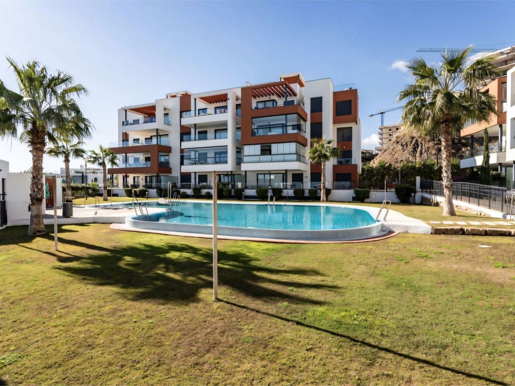 Apartamento de 3 habitaciones en Fuengirola en venta con piscina - 749.000 € (Ref: 9480916)