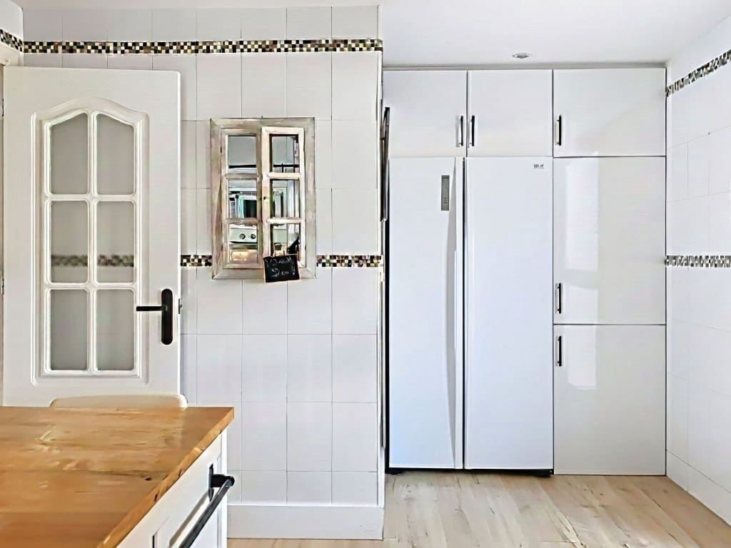 2 bedroom Townhouse for sale in Estepona with pool garage - € 777,000 (Ref: 9481762)