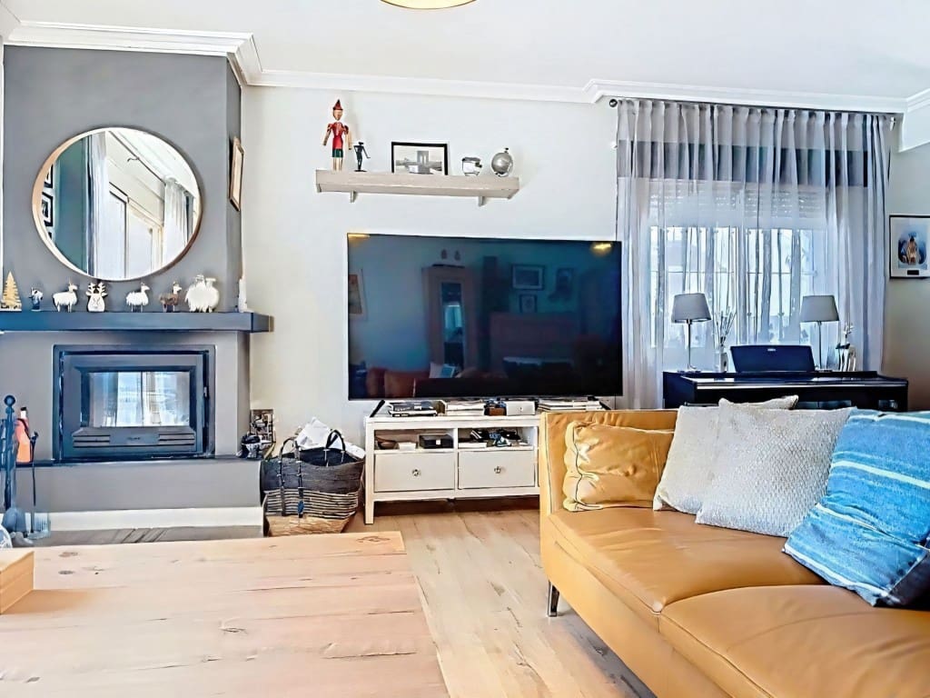 2 bedroom Townhouse for sale in Estepona with pool garage - € 777,000 (Ref: 9481762)