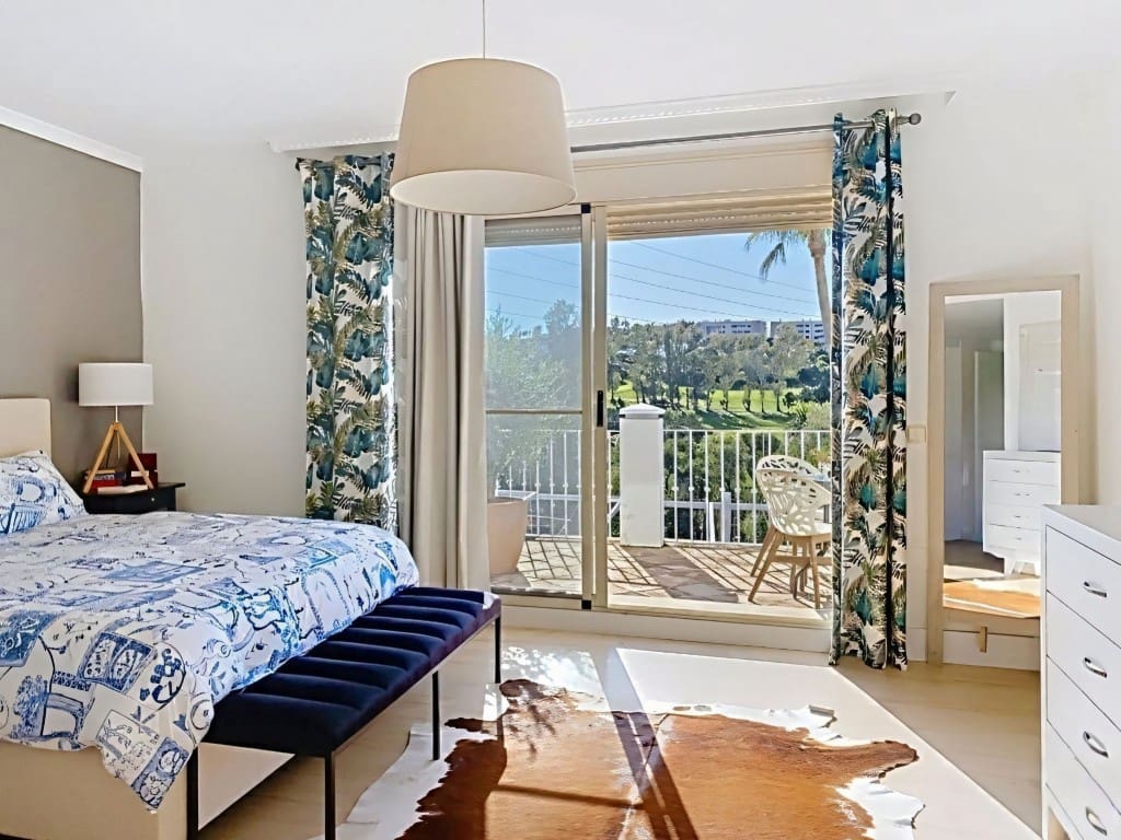 2 bedroom Townhouse for sale in Estepona with pool garage - € 777,000 (Ref: 9481762)