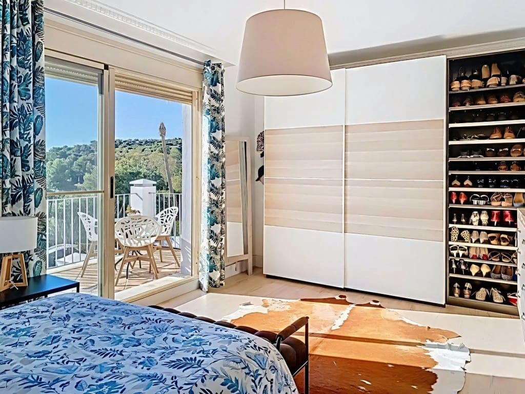 2 bedroom Townhouse for sale in Estepona with pool garage - € 777,000 (Ref: 9481762)