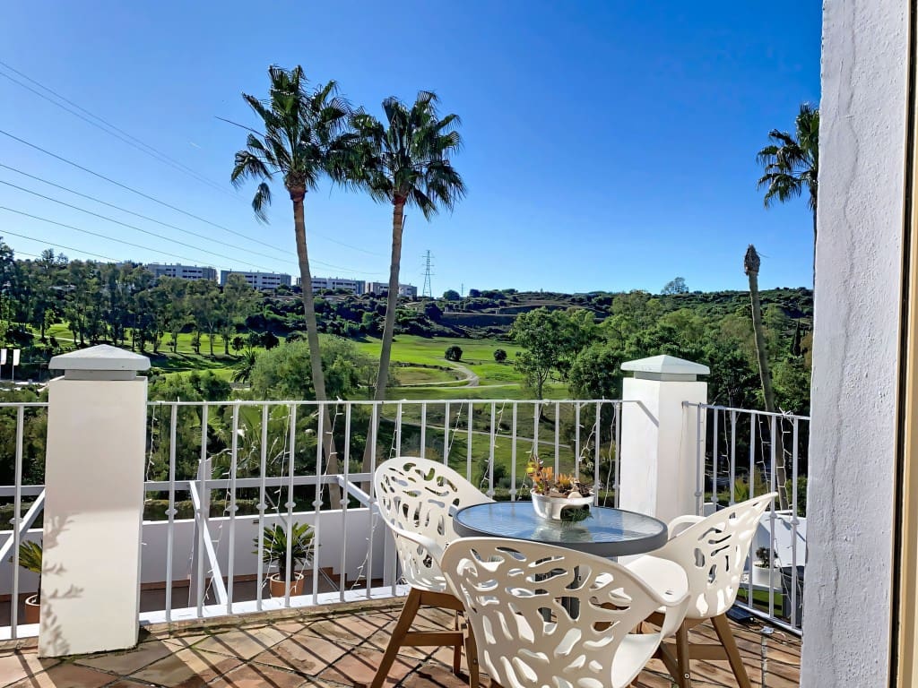 2 bedroom Townhouse for sale in Estepona with pool garage - € 777,000 (Ref: 9481762)