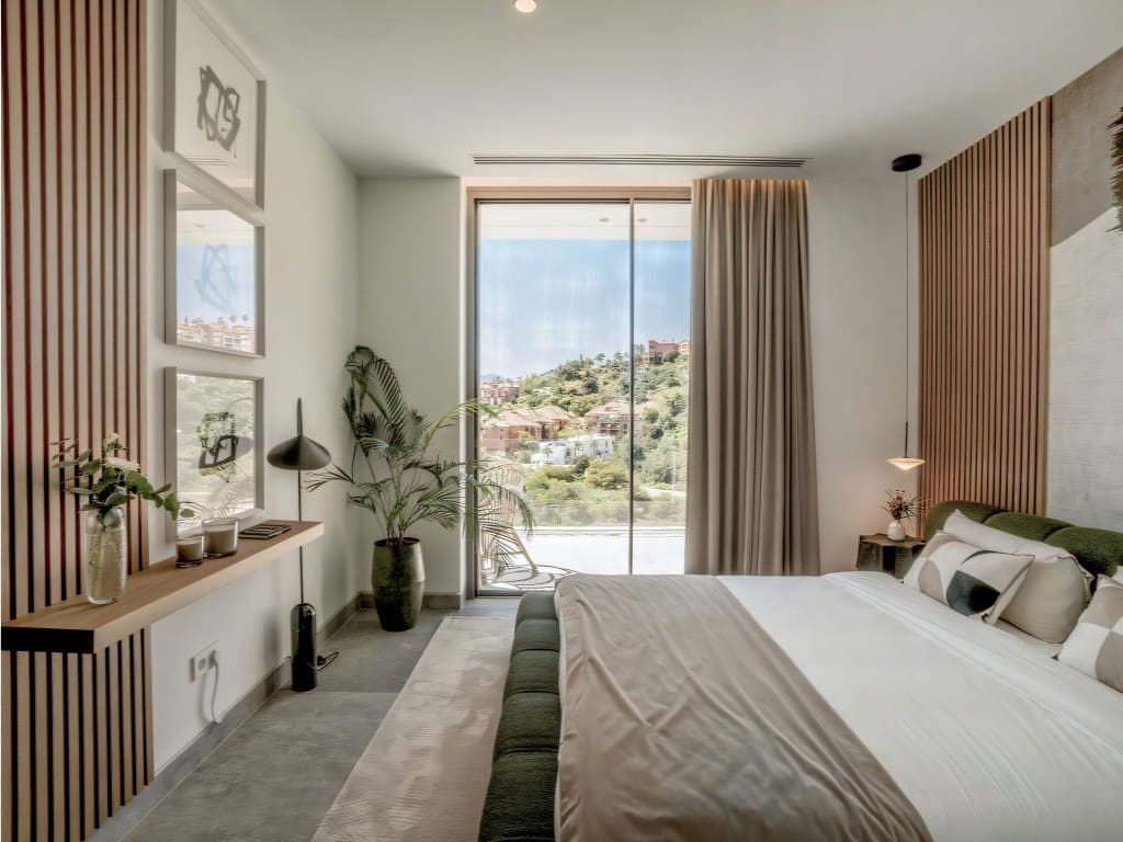 6 bedroom Villa for sale in La Quinta with pool garage - € 10,995,000 (Ref: 9481763)