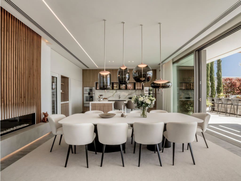 6 bedroom Villa for sale in La Quinta with pool garage - € 10,995,000 (Ref: 9481763)