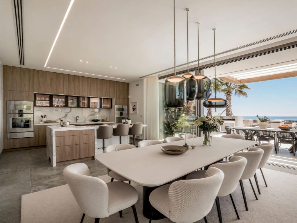 6 bedroom Villa for sale in La Quinta with pool garage - € 10,995,000 (Ref: 9481763)