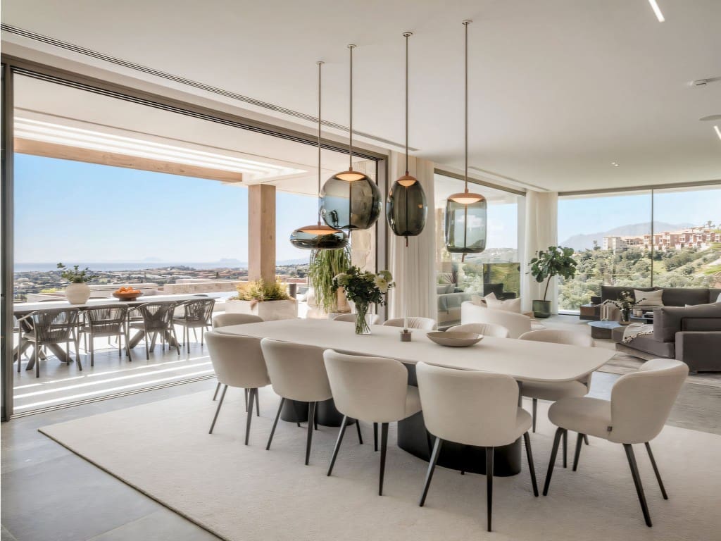 6 bedroom Villa for sale in La Quinta with pool garage - € 10,995,000 (Ref: 9481763)