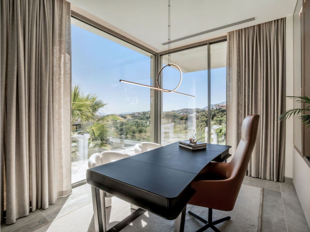 6 bedroom Villa for sale in La Quinta with pool garage - € 10,995,000 (Ref: 9481763)