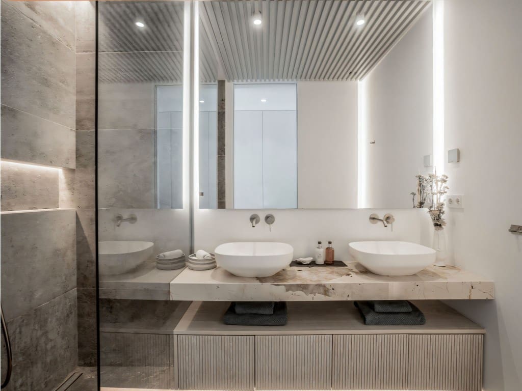 6 bedroom Villa for sale in La Quinta with pool garage - € 10,995,000 (Ref: 9481763)