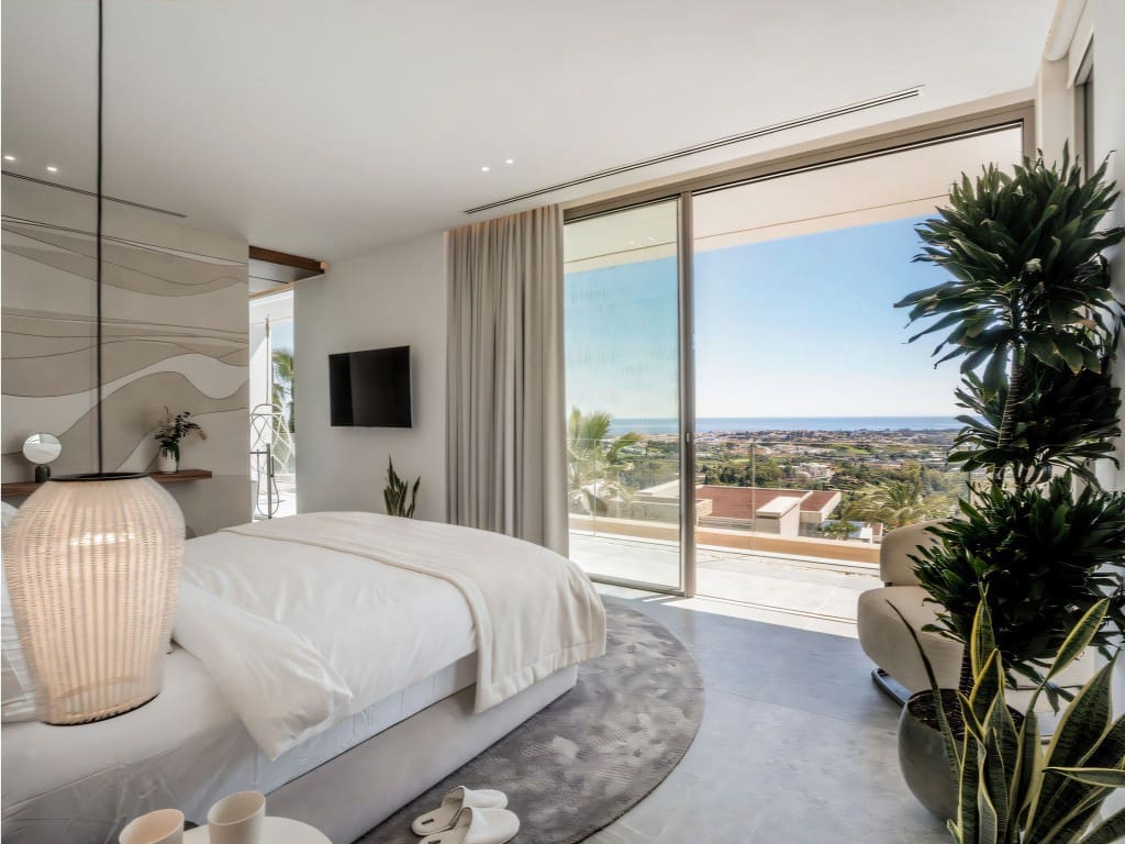 6 bedroom Villa for sale in La Quinta with pool garage - € 10,995,000 (Ref: 9481763)