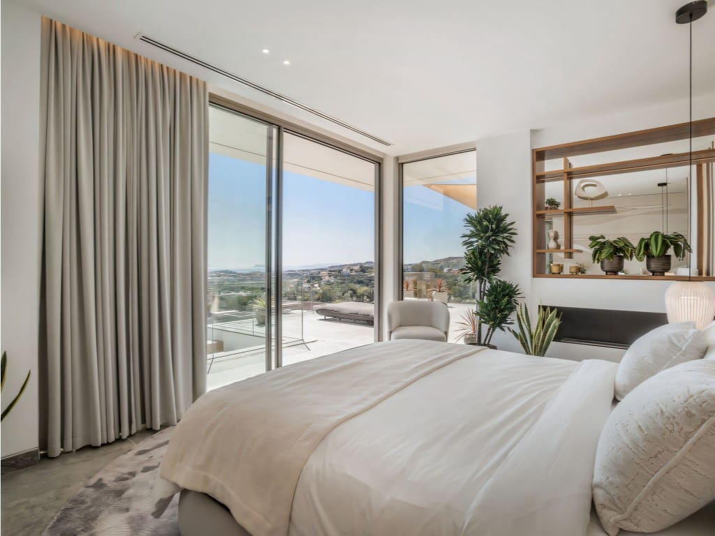 6 bedroom Villa for sale in La Quinta with pool garage - € 10,995,000 (Ref: 9481763)