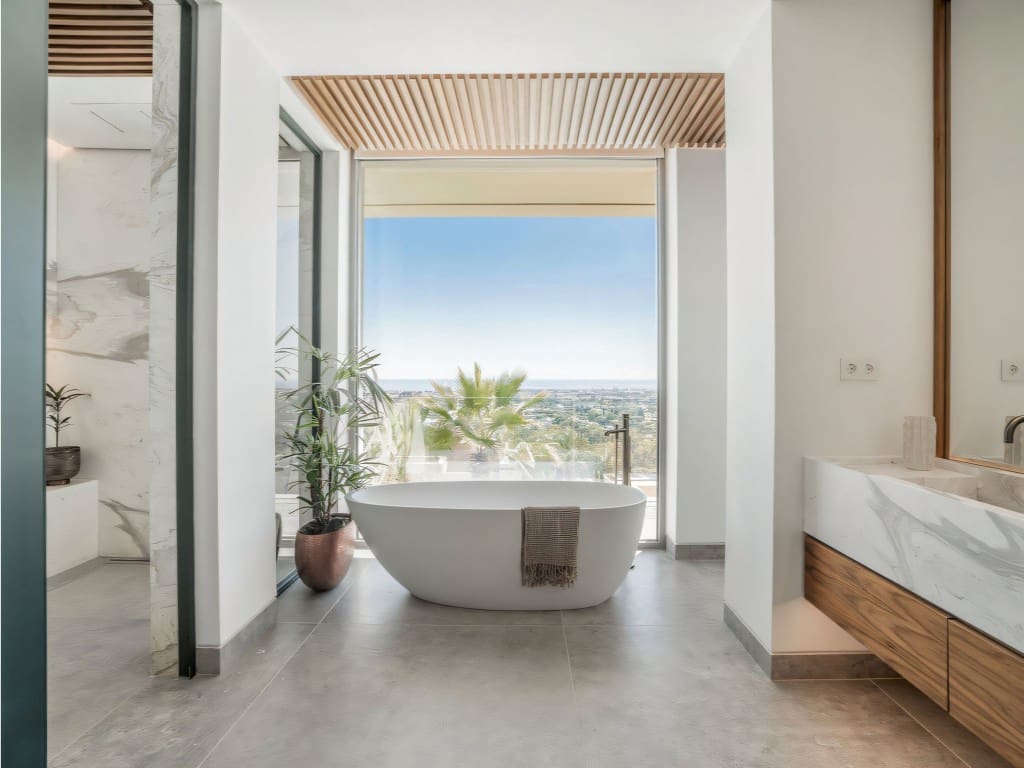 6 bedroom Villa for sale in La Quinta with pool garage - € 10,995,000 (Ref: 9481763)