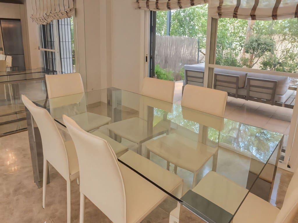 2 bedroom Apartment for sale in Nueva Andalucia with pool garage - € 570,000 (Ref: 9483418)