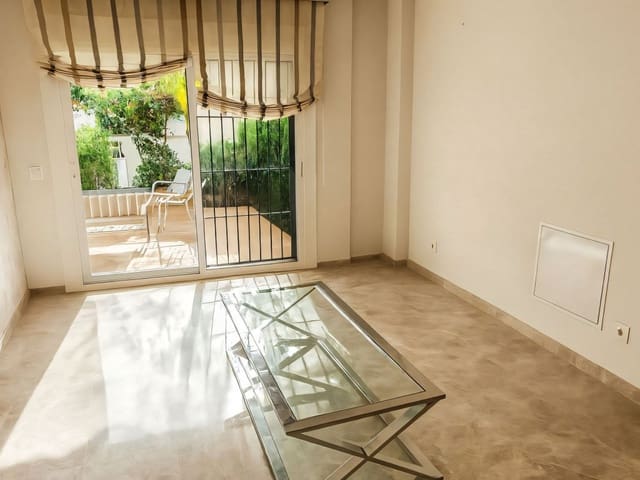 2 soverom Leilighet til salgs i Nueva Andalucia, Marbella med svømmebasseng garasje - € 570 000 (Ref: 9483418)