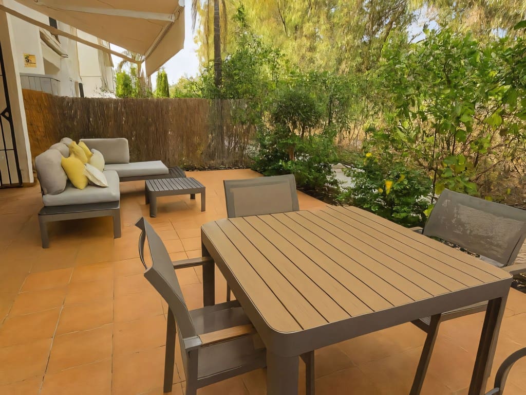 2 bedroom Apartment for sale in Nueva Andalucia with pool garage - € 570,000 (Ref: 9483418)