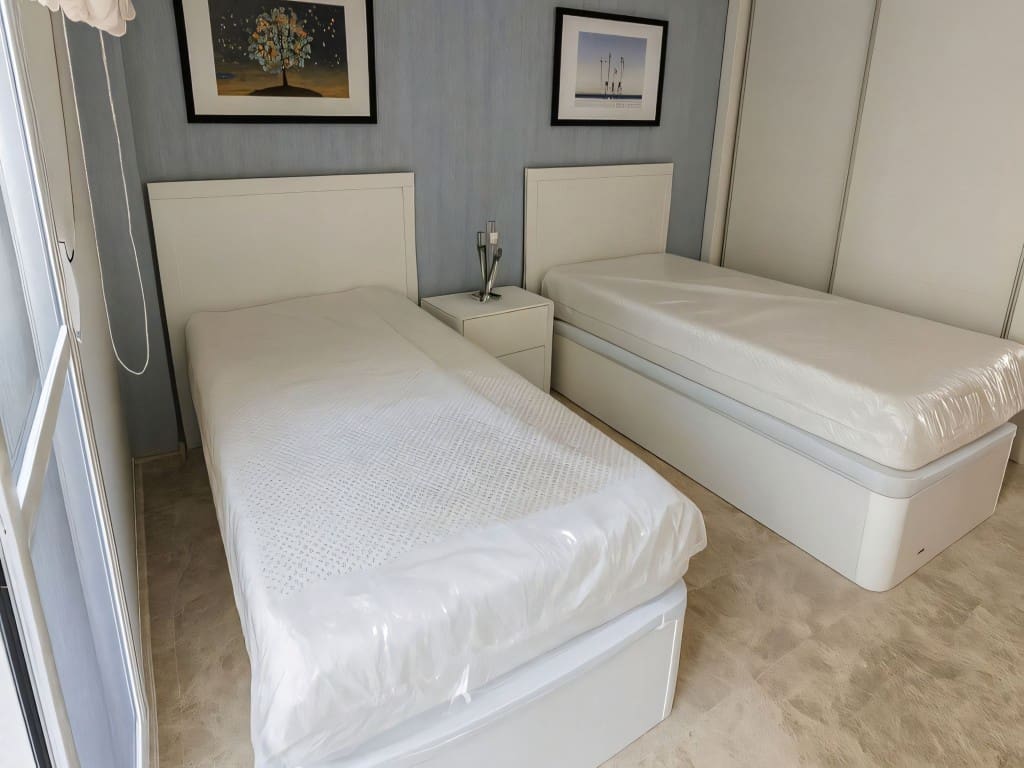 2 bedroom Apartment for sale in Nueva Andalucia with pool garage - € 570,000 (Ref: 9483418)