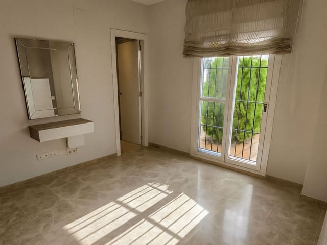 2 soverom Leilighet til salgs i Nueva Andalucia, Marbella med svømmebasseng garasje - € 570 000 (Ref: 9483418)