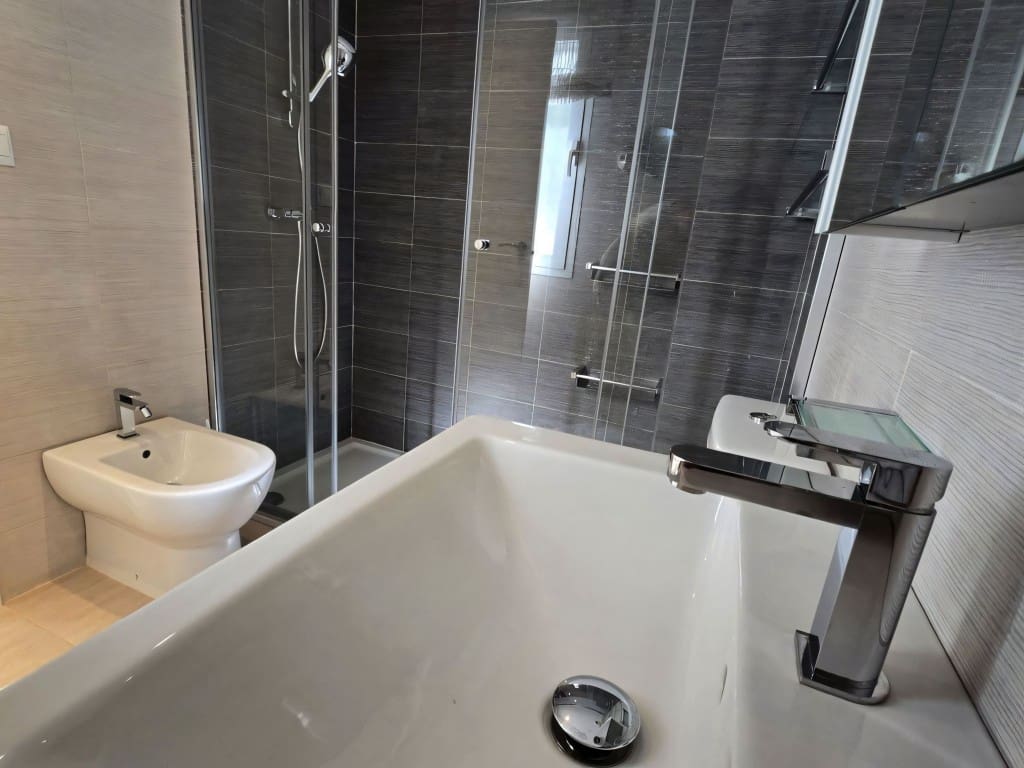 2 bedroom Apartment for sale in Nueva Andalucia with pool garage - € 570,000 (Ref: 9483418)