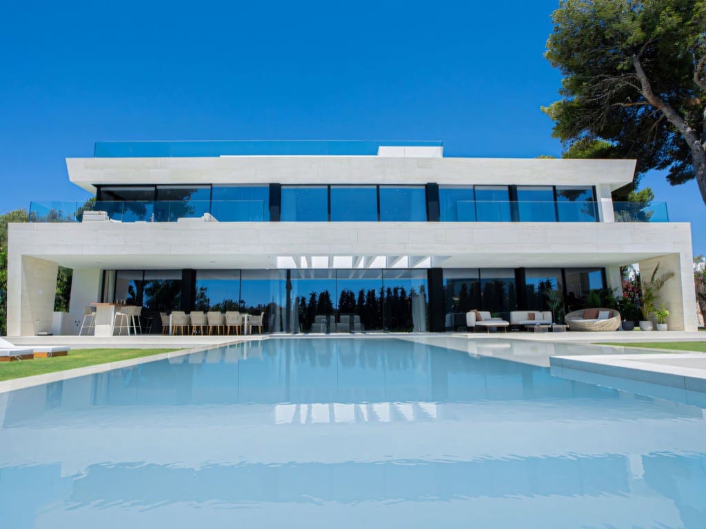 6 bedroom Villa for sale in Los Monteros with pool garage - € 8,750,000 (Ref: 9485125)
