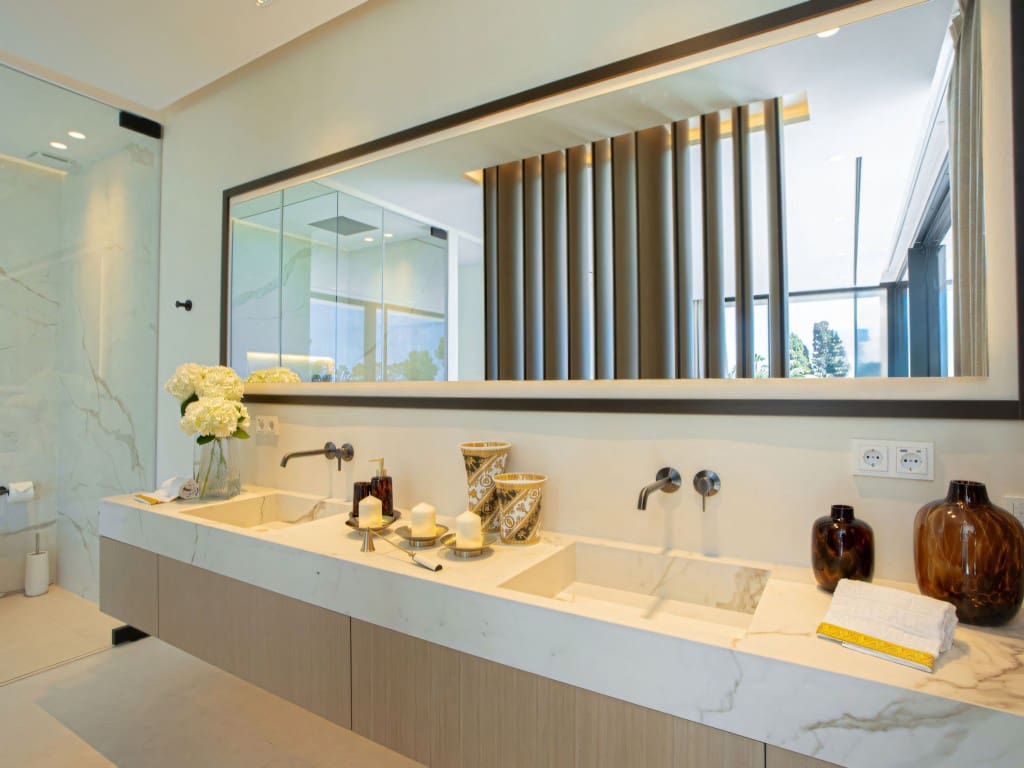 6 bedroom Villa for sale in Los Monteros with pool garage - € 8,750,000 (Ref: 9485125)