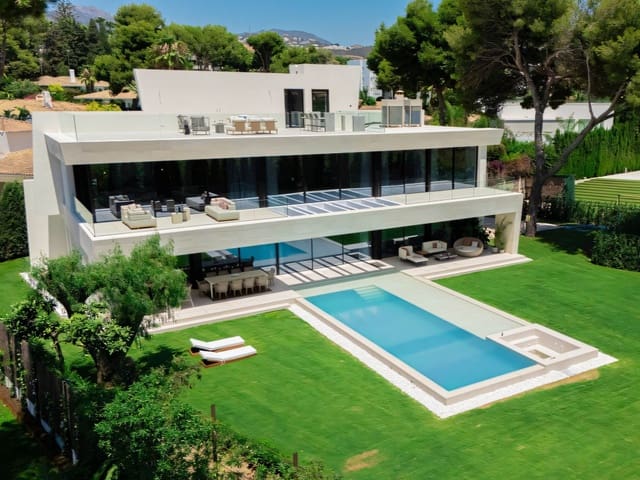 6 bedroom Villa for sale in Los Monteros, Marbella with pool garage - € 8,750,000 (Ref: 9485125)