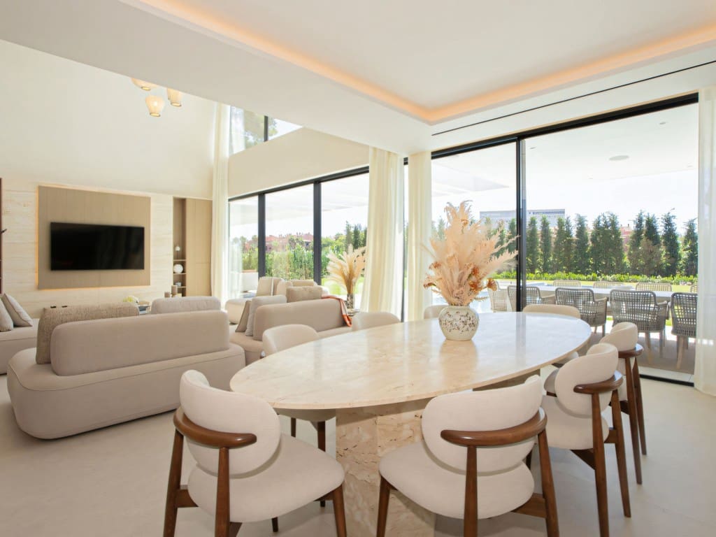 6 bedroom Villa for sale in Los Monteros with pool garage - € 8,750,000 (Ref: 9485125)