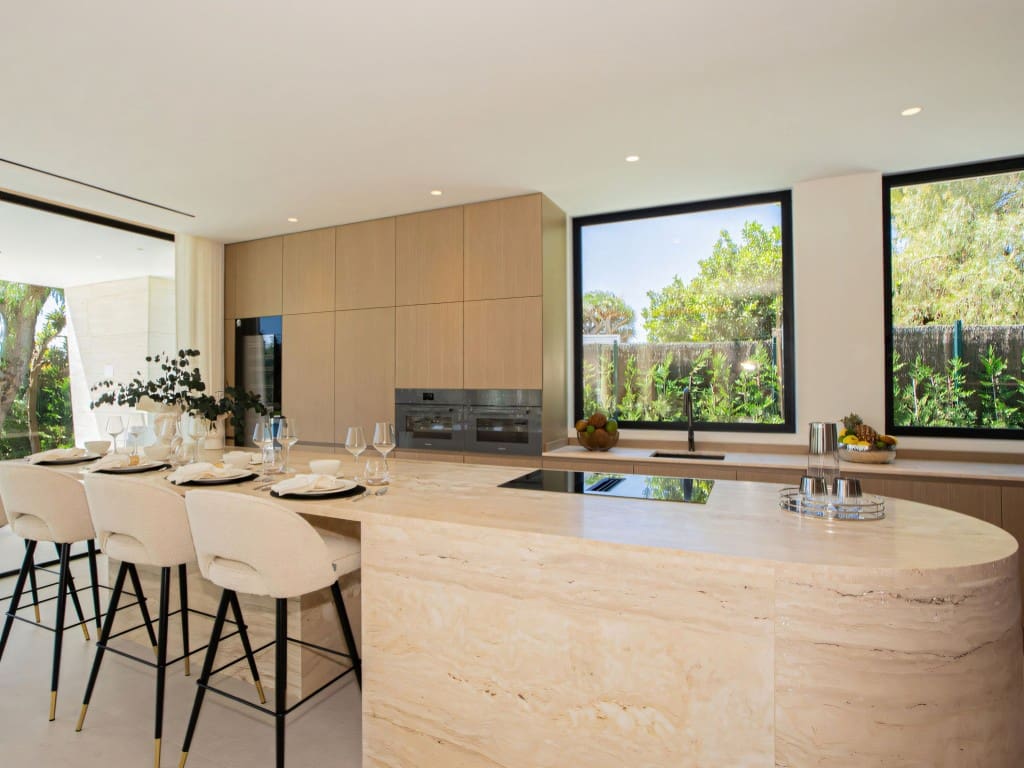 6 bedroom Villa for sale in Los Monteros with pool garage - € 8,750,000 (Ref: 9485125)