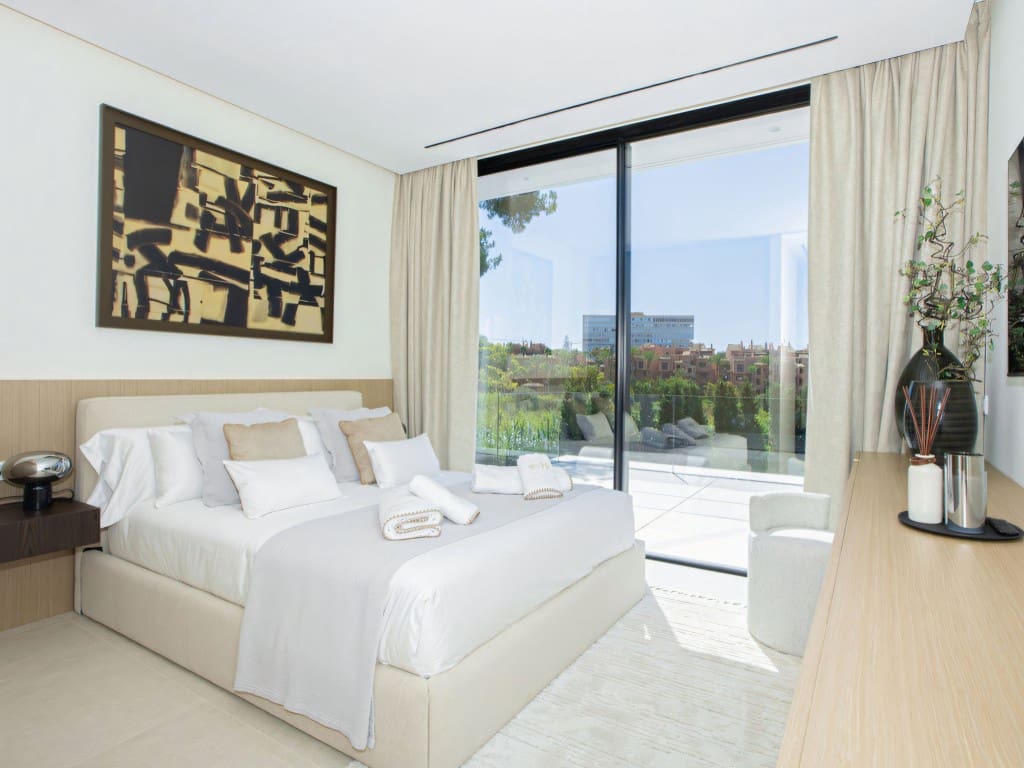 6 bedroom Villa for sale in Los Monteros with pool garage - € 8,750,000 (Ref: 9485125)