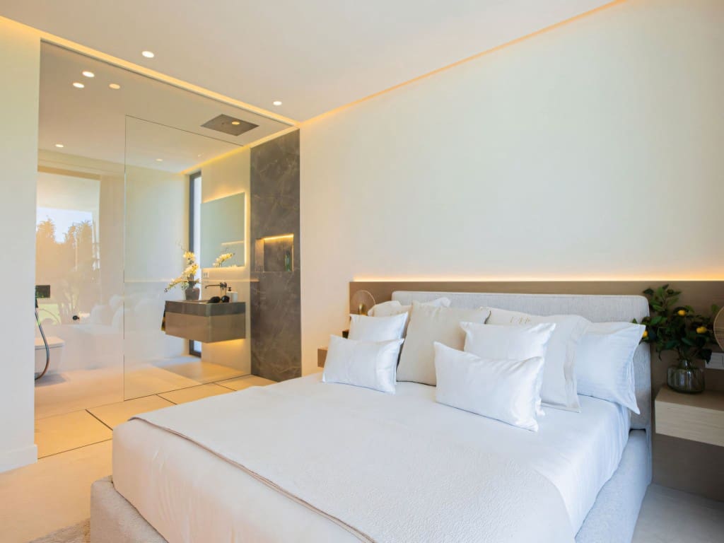 6 bedroom Villa for sale in Los Monteros with pool garage - € 8,750,000 (Ref: 9485125)