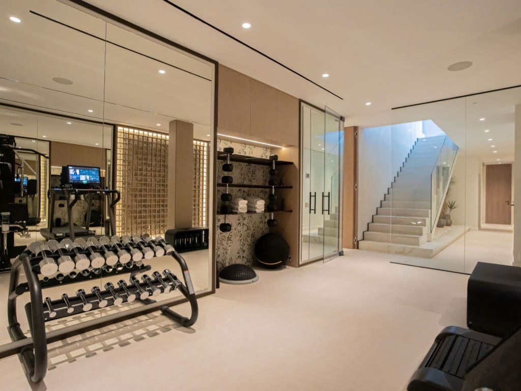 6 bedroom Villa for sale in Los Monteros with pool garage - € 8,750,000 (Ref: 9485125)