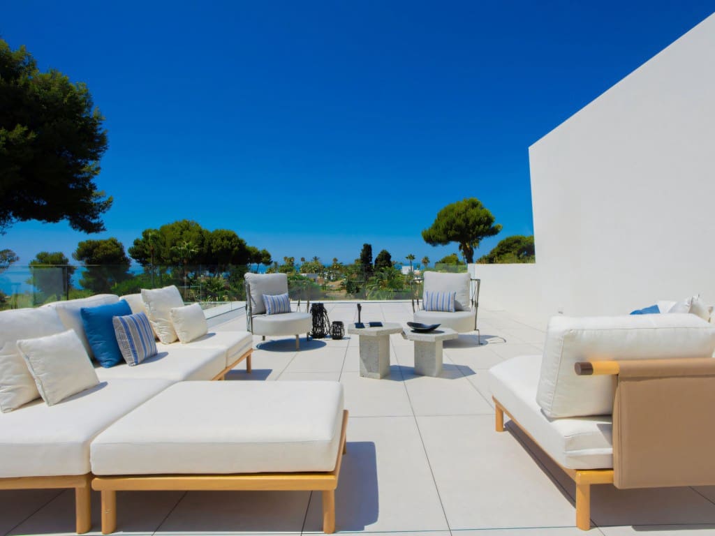 6 bedroom Villa for sale in Los Monteros with pool garage - € 8,750,000 (Ref: 9485125)