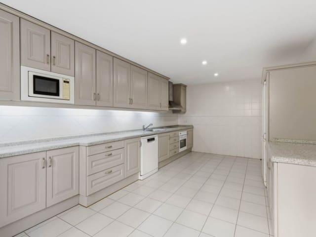 Ático de 4 habitaciones en Los Arqueros, Benahavís en venta con piscina - 825.000 € (Ref: 9486664)