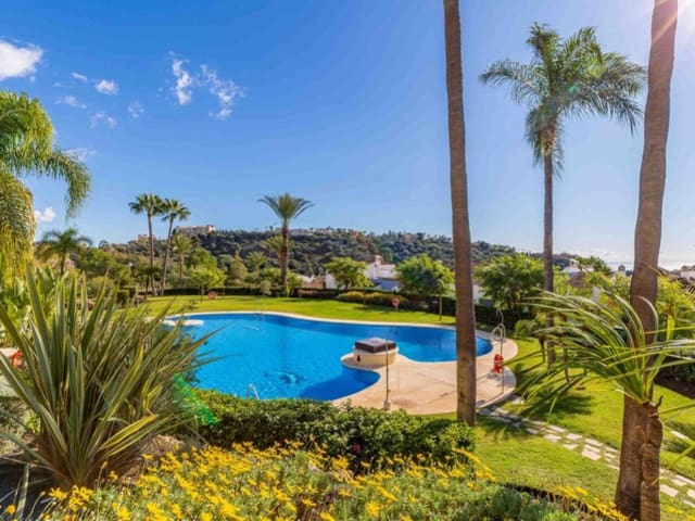 Ático de 4 habitaciones en Los Arqueros, Benahavís en venta con piscina - 825.000 € (Ref: 9486664)