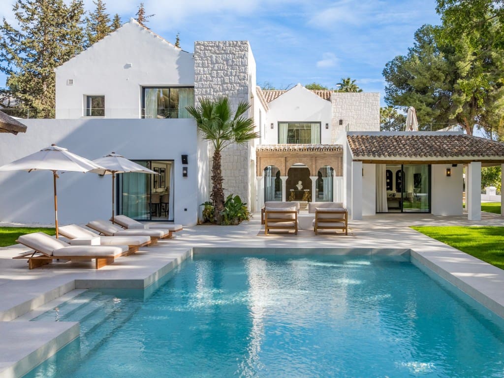 5 bedroom Villa for sale in Nueva Andalucia with pool garage - € 8,300,000 (Ref: 9488161)