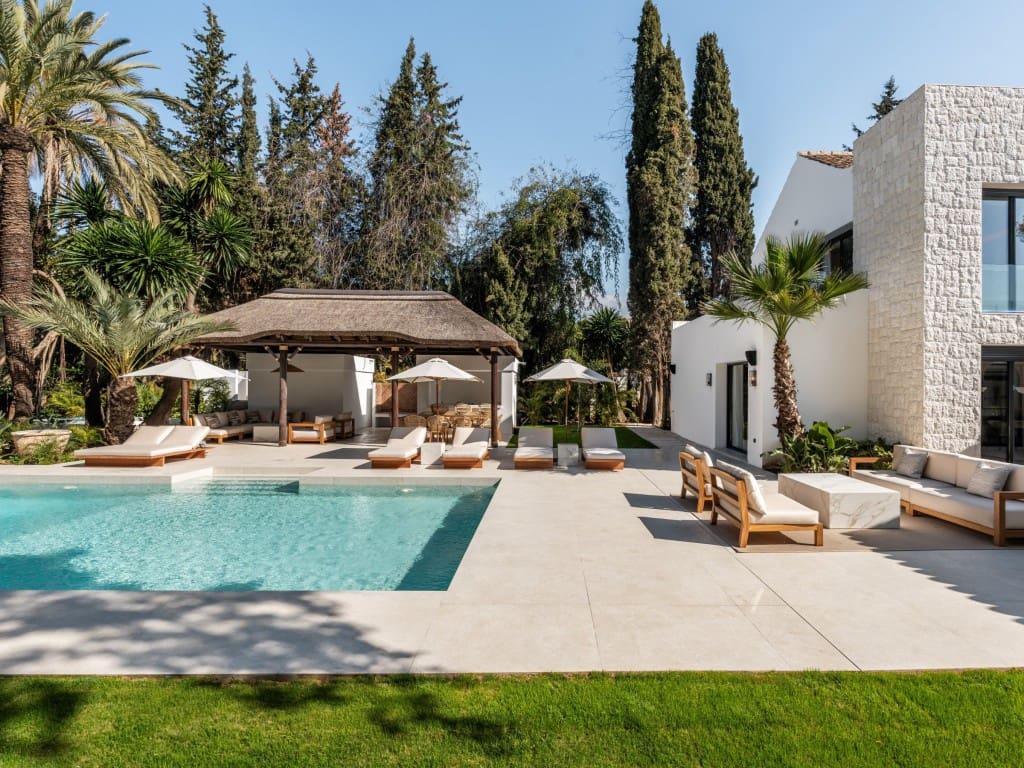 5 bedroom Villa for sale in Nueva Andalucia with pool garage - € 8,300,000 (Ref: 9488161)